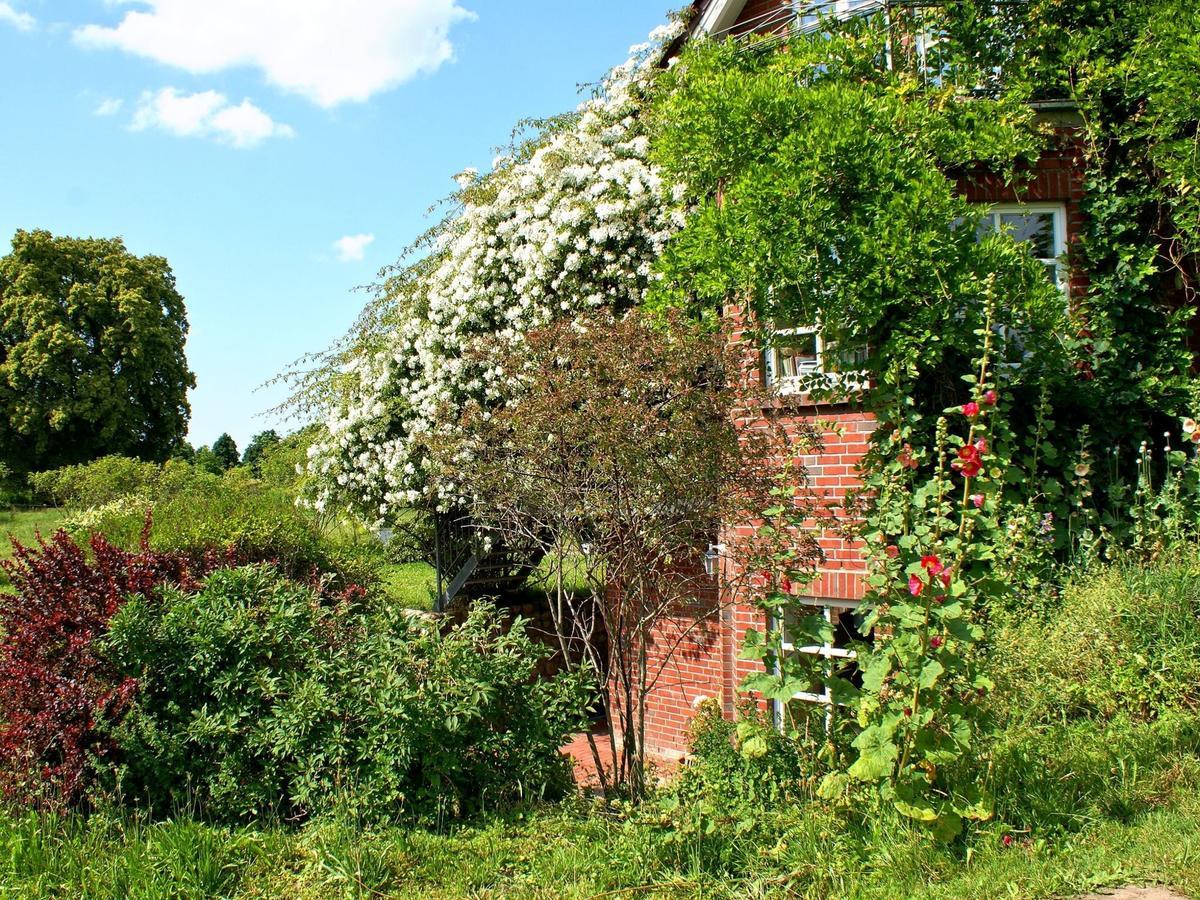 Cosy Apartment In Semlow Germany With Garden Exterior photo